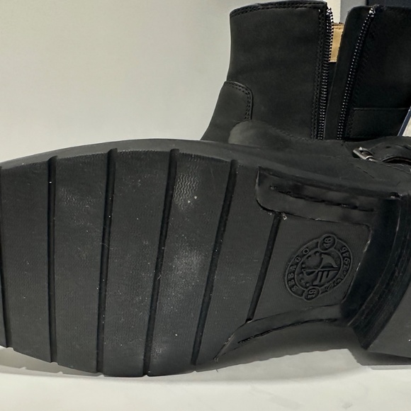 Boots - Picture 4 of 4